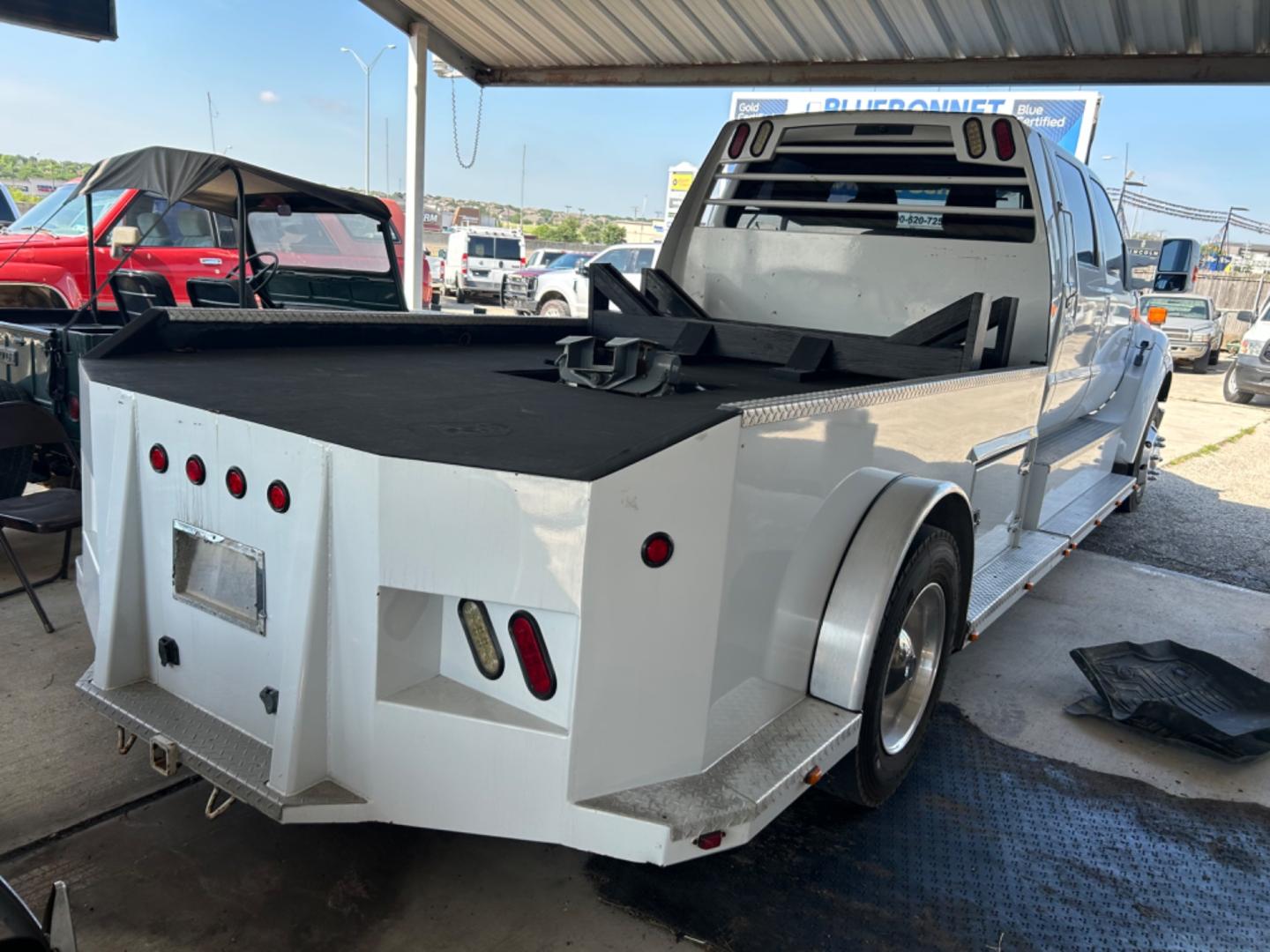 2011 White Ford F-650 Crew Cab 2WD DRW (3FRNW6FG2BV) with an 6.7L L6 DIESEL CUMMINS engine, Automatic transmission, located at 1687 Business 35 S, New Braunfels, TX, 78130, (830) 625-7159, 29.655487, -98.051491 - Photo#2